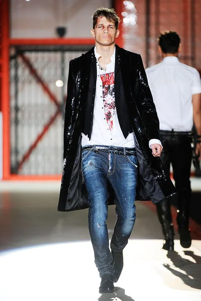Look 35